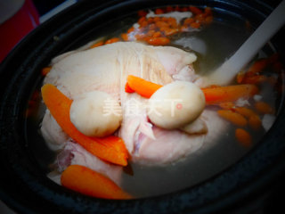清炖萝卜整鸡汤的做法步骤：3
