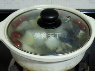 竹丝鸡红枣萝卜汤的做法步骤：3